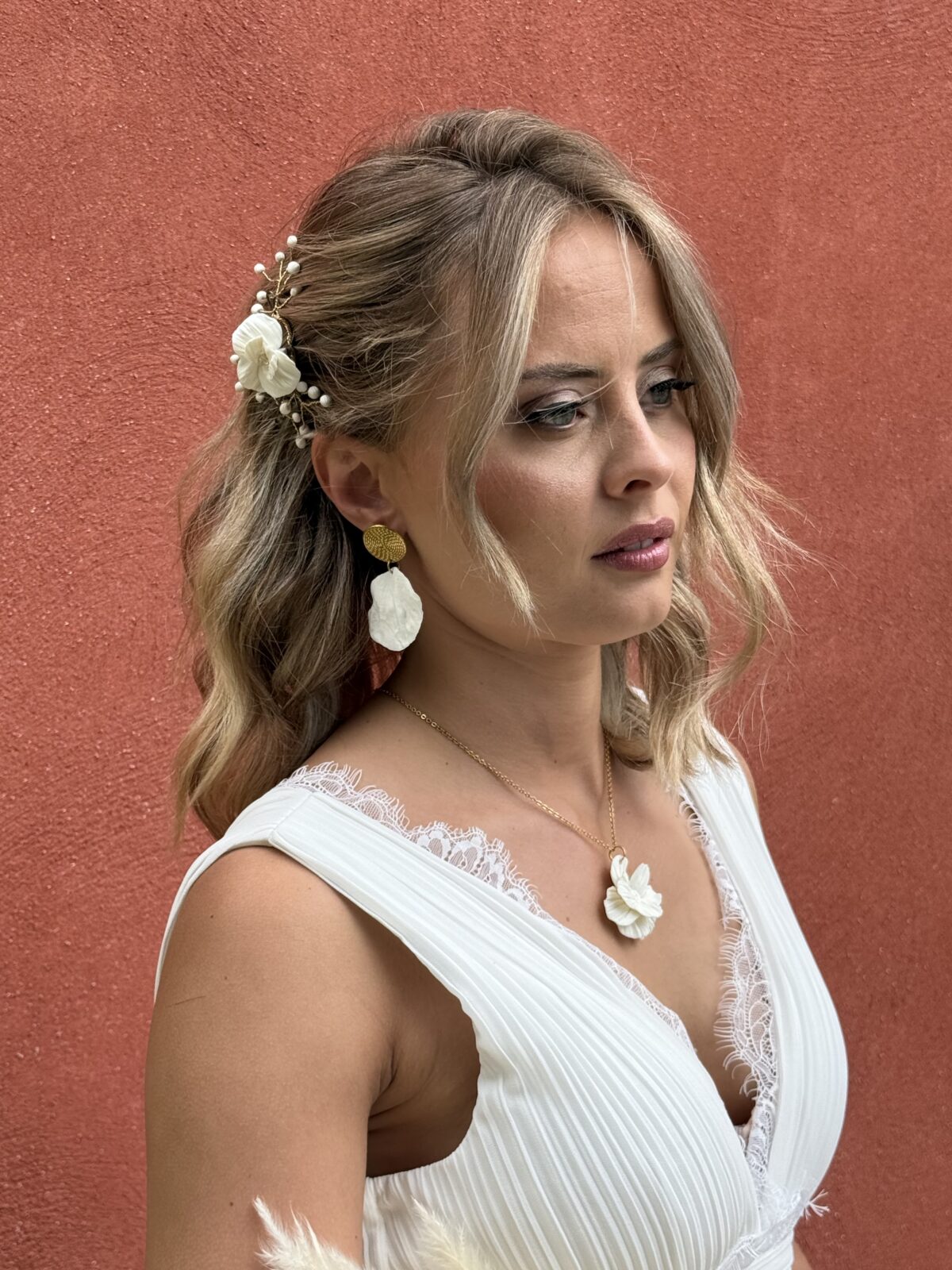 COLLIER BIANCA AVEC CHAINE DE DOS – Image 5