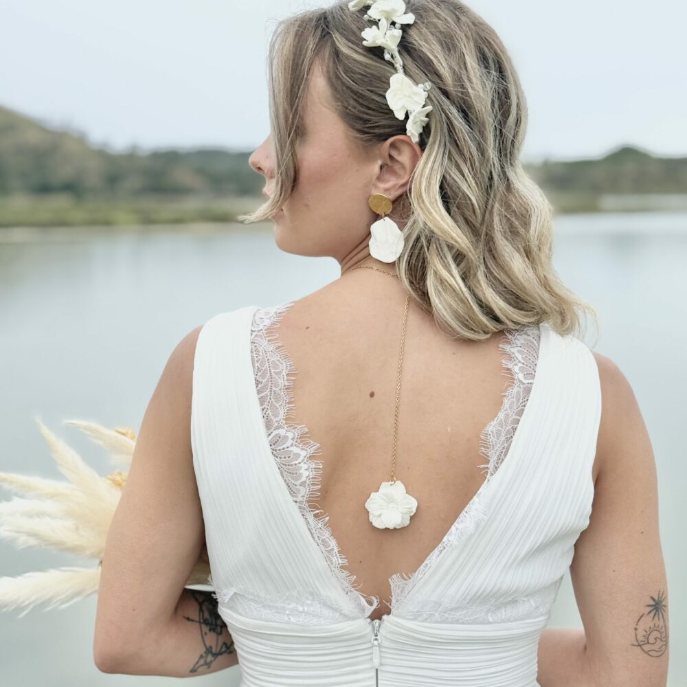 COLLIER BIANCA AVEC CHAINE DE DOS