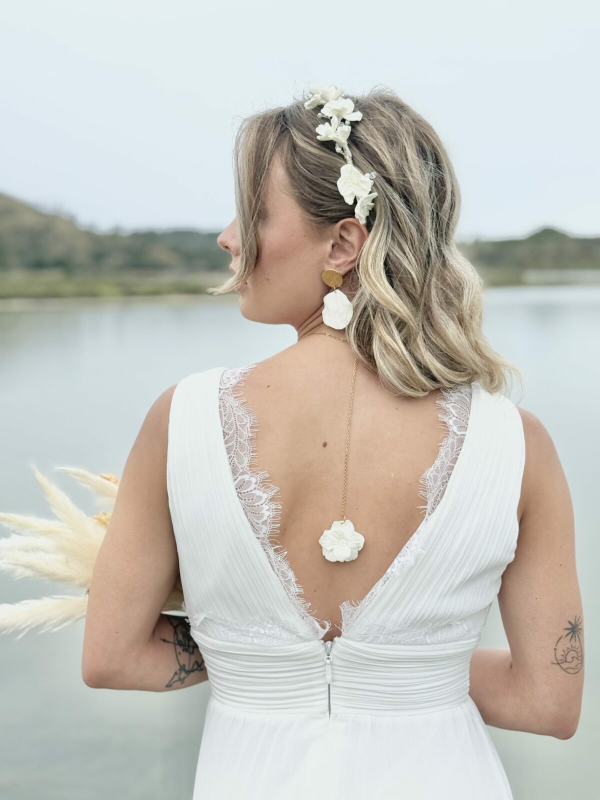 COLLIER BIANCA AVEC CHAINE DE DOS
