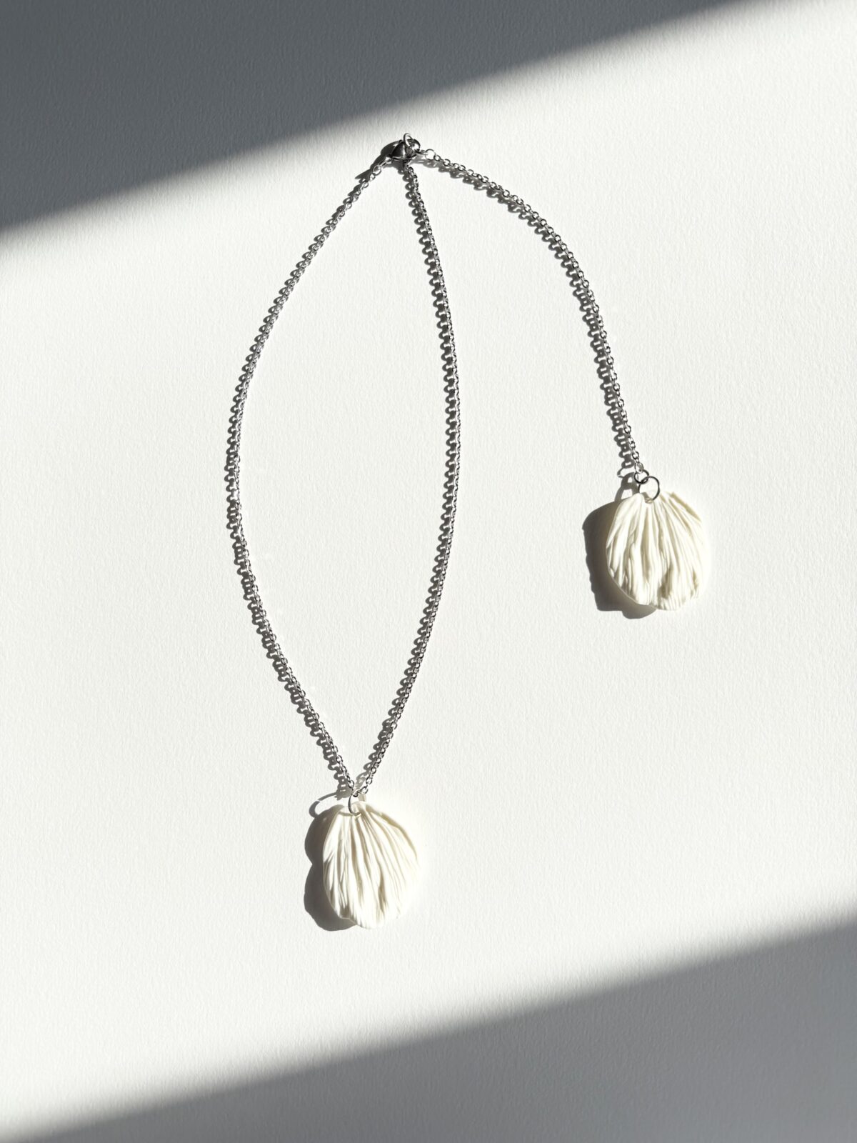 COLLIER GAIA AVEC CHAINE DE DOS – Image 4
