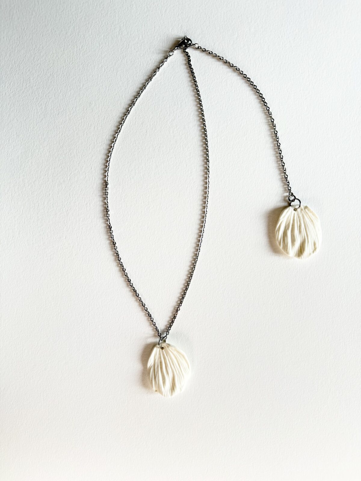 COLLIER GAIA AVEC CHAINE DE DOS – Image 5