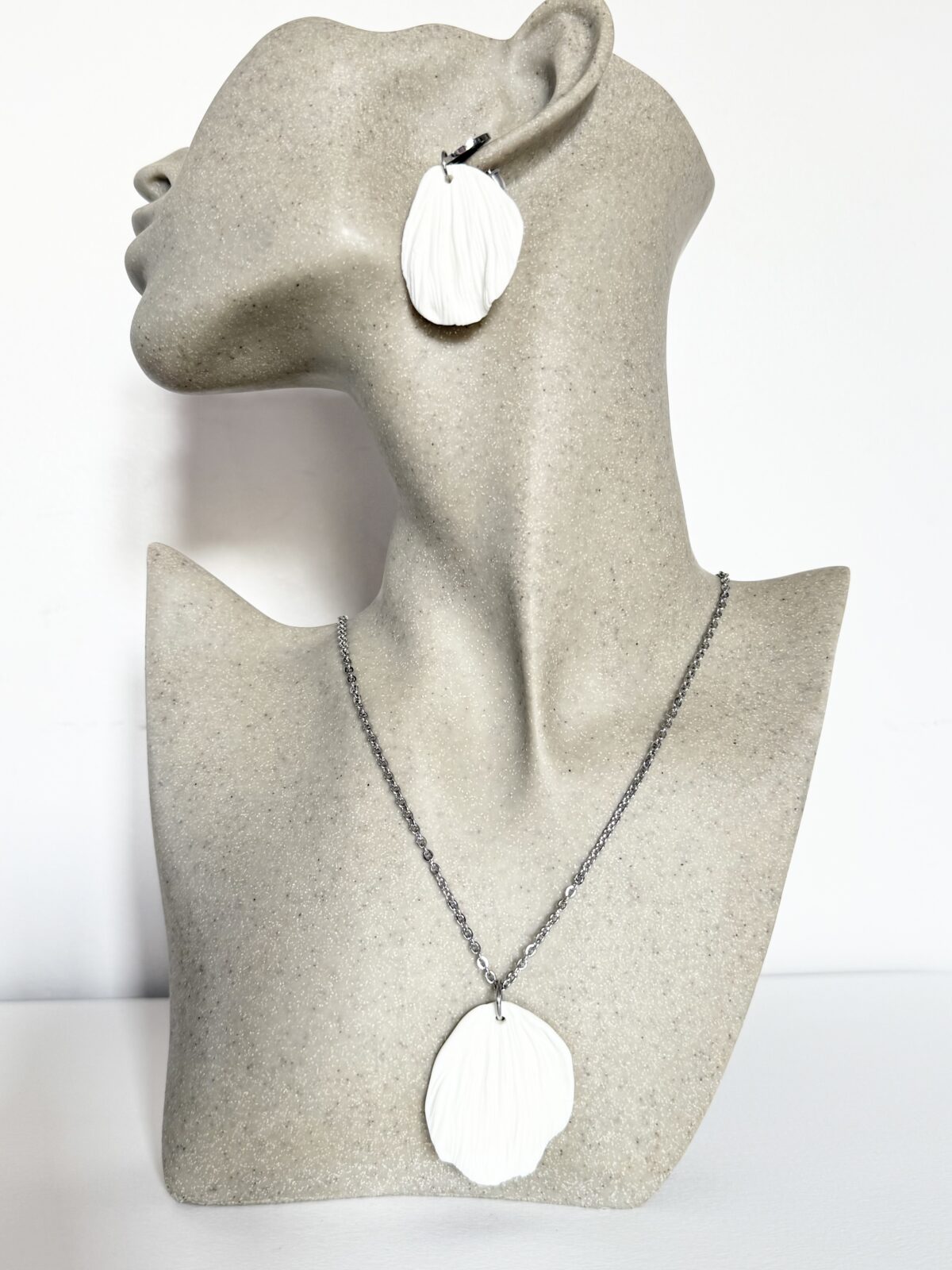 COLLIER GAIA AVEC CHAINE DE DOS – Image 2