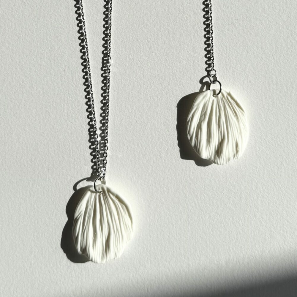 COLLIER GAIA AVEC CHAINE DE DOS