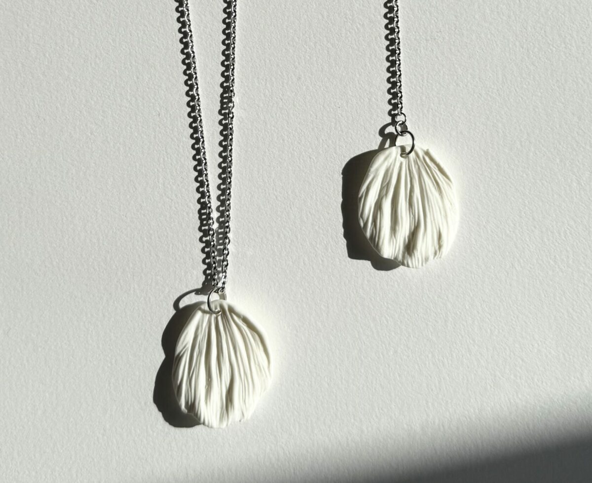 COLLIER GAIA AVEC CHAINE DE DOS