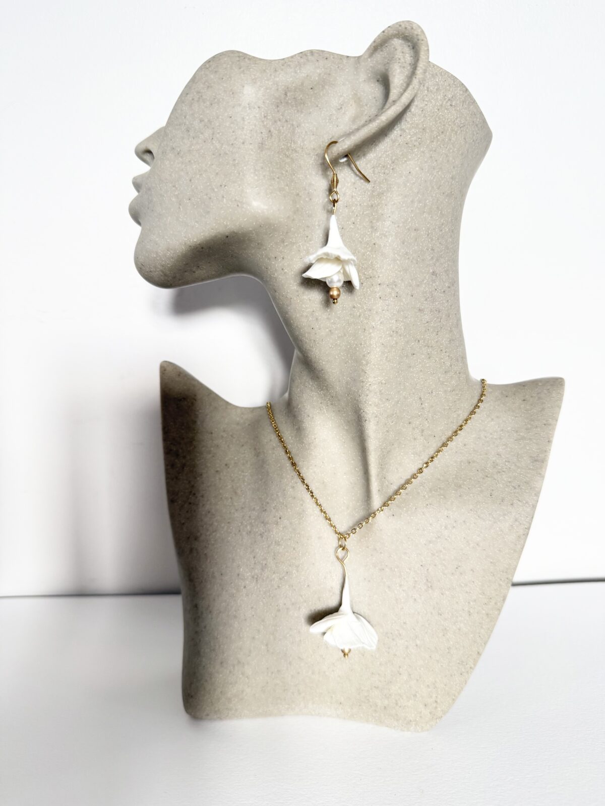 COLLIER ALMA AVEC CHAINE DE DOS – Image 8